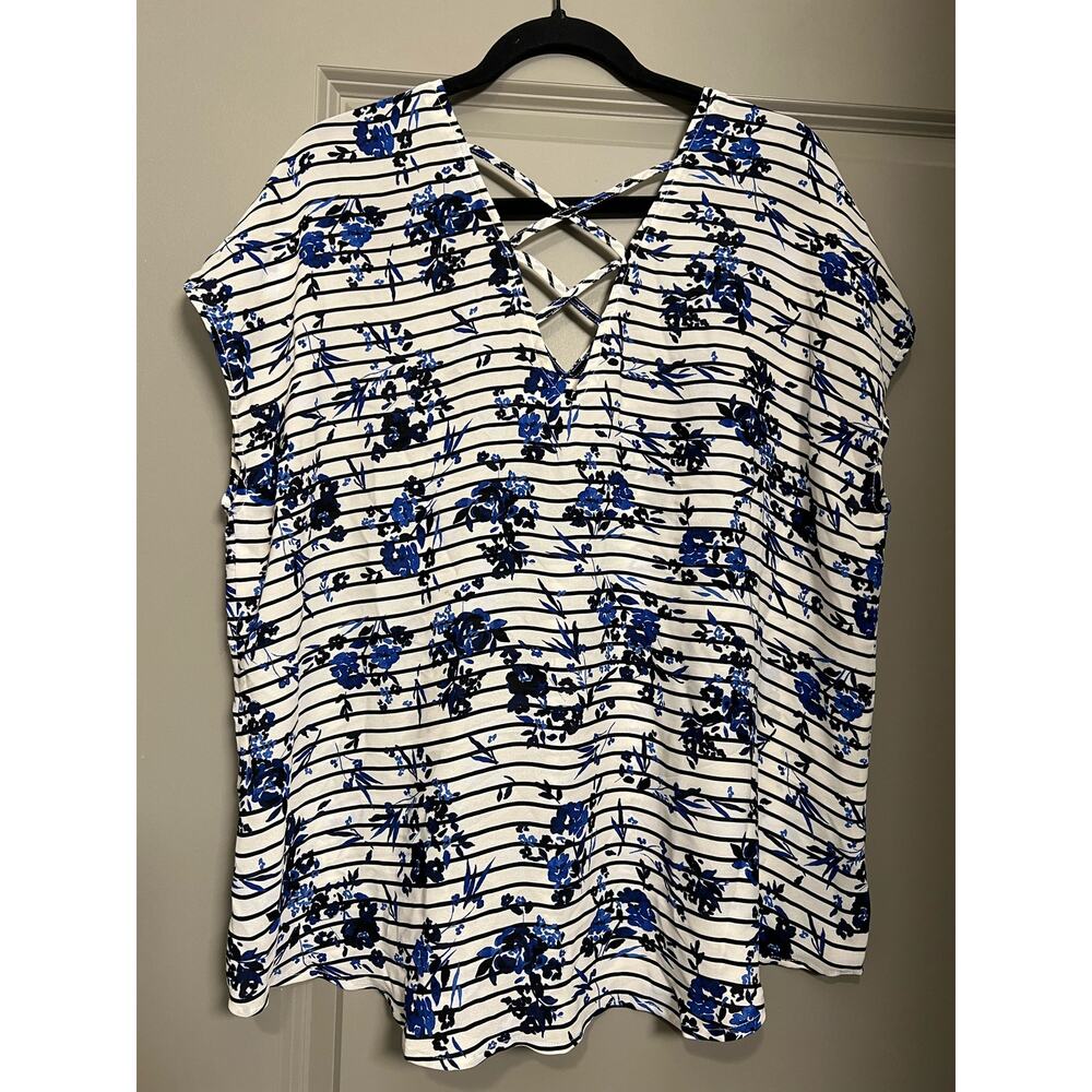 NWT Torrid Floral Striped Blouse, Size 0 - 12 Equivalent - Picture 3 of 7